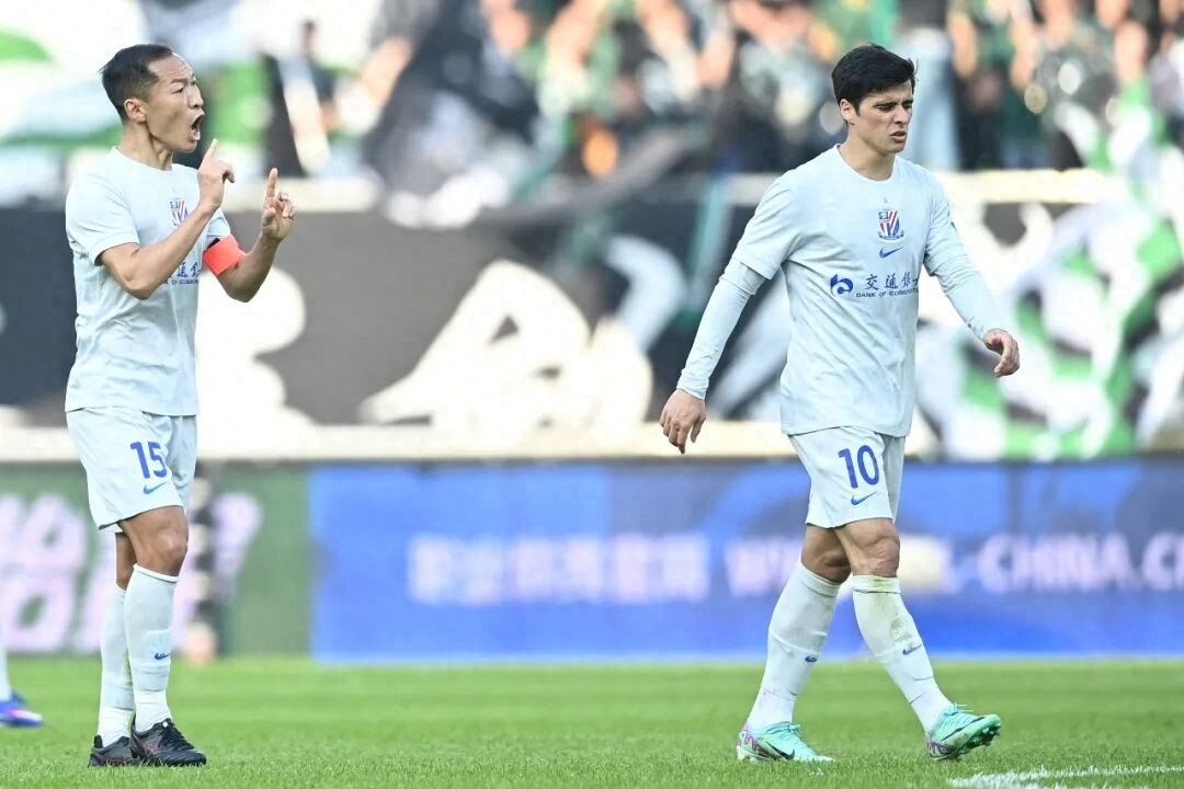 连遭人员损失！阵容残缺的申花北上工体，寄望于全新中场搭配