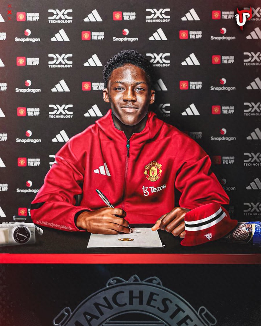 曼联确定了以10万英镑周薪续约新星的时间!卡里克拒绝租借铁腰,力推青训名片