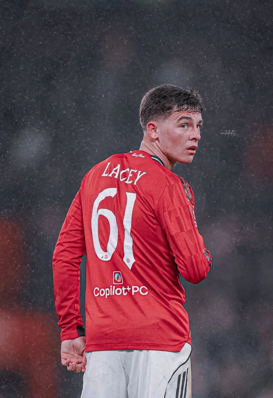 曼联官方宣布青训球员福登正式加入一线队阵容！年轻球员续签合约，目标是参与今年夏季的季前热身赛