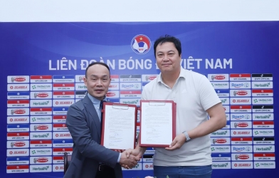 视频：守门员教练李元在继续与越南足协续约