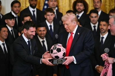 梅西听到C罗名字时反应意外