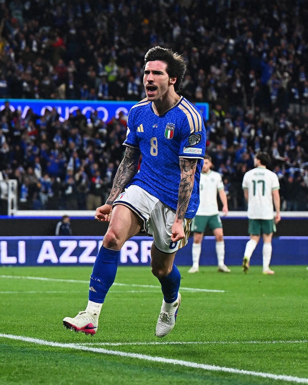 托纳利在世预附加赛中贡献传射表现，赢得布鲁诺·费尔南德斯的青睐！转会君子协议细节披露，曼联在竞争中领先于皇家马德里