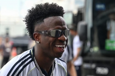 Vinicius听闻巴萨惨败0-4的“爆炸性”瞬间