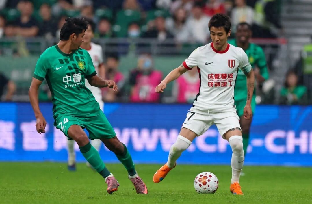 韦世豪逆境中展锋芒 蓉城稳固榜首之位