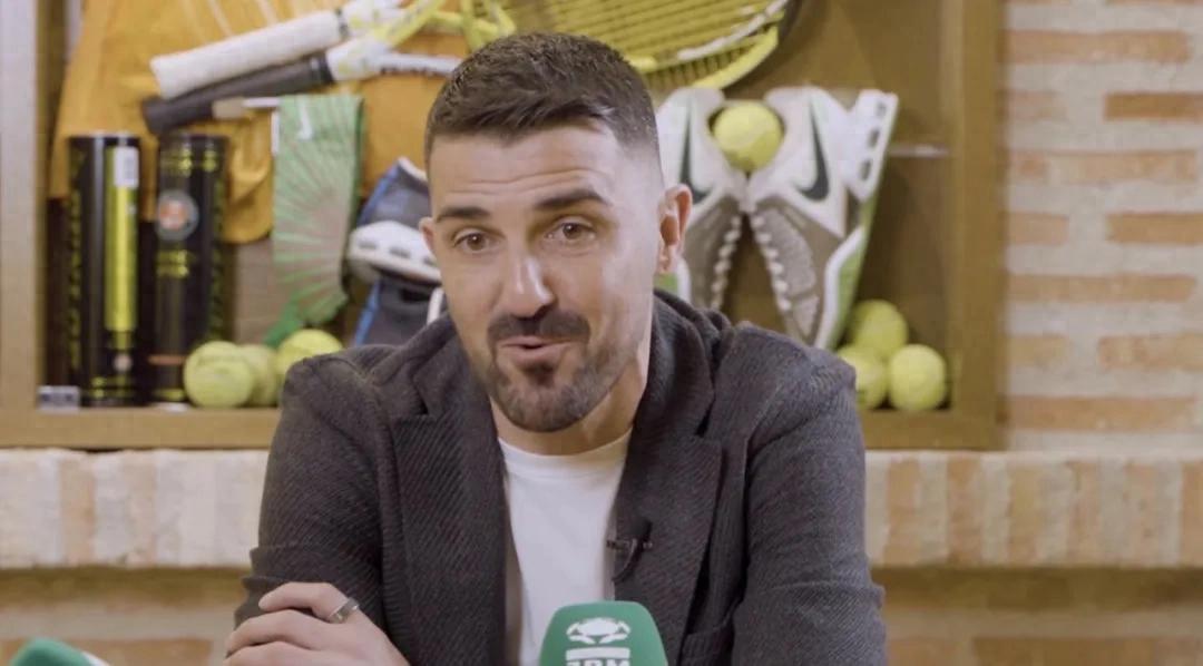 比利亚曾与巴尔德斯开玩笑说：“要是梅西哪天想当守门员，他就能取代你的位置。”