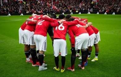 曼联“调侃”切尔西极为犀利，球迷敏锐发现五字评论