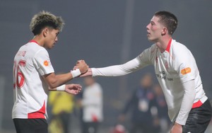 越南侨胞在FIFA东盟杯上为金相植教练点燃希望