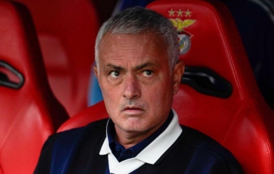 穆里尼奥以令人难以置信的方式观看皇马比赛引发热议