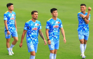 越南国家队在3-0战胜孟加拉国后迅速重返训练场