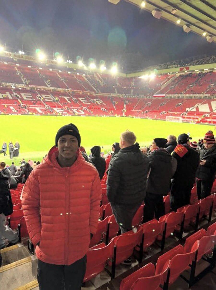 曼联已敲定以75万英镑签下17岁中场新星的时间！其培养计划曝光，但恐怕难以进入卡里克的设计蓝图。
