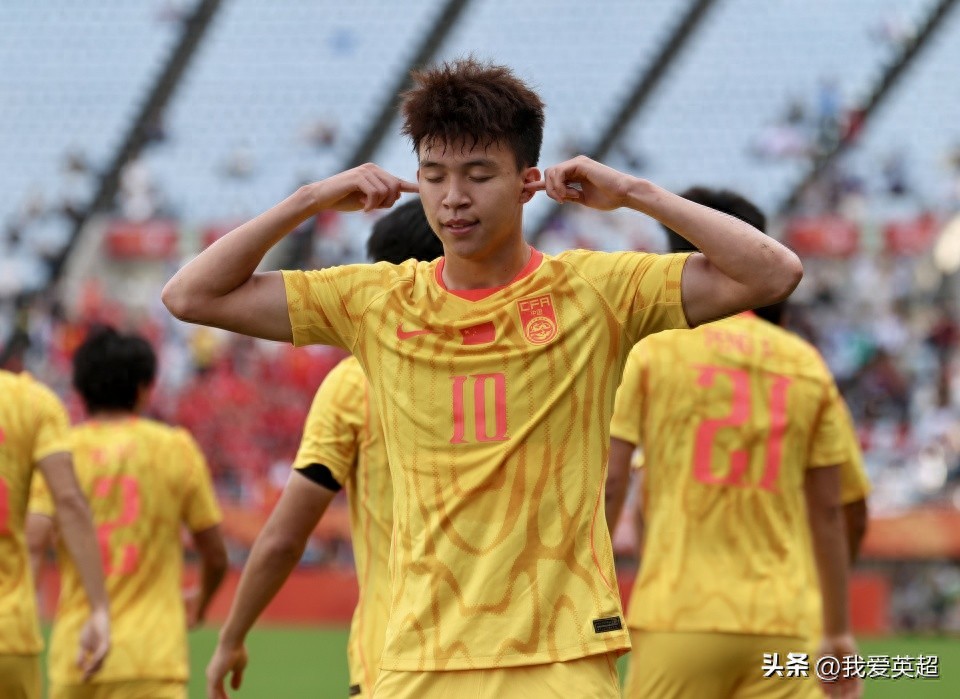 遭逆转绝杀!中国男足1-2不敌韩国,无缘亚运决赛,王钰栋先拔头筹,毛伟杰伤重离场