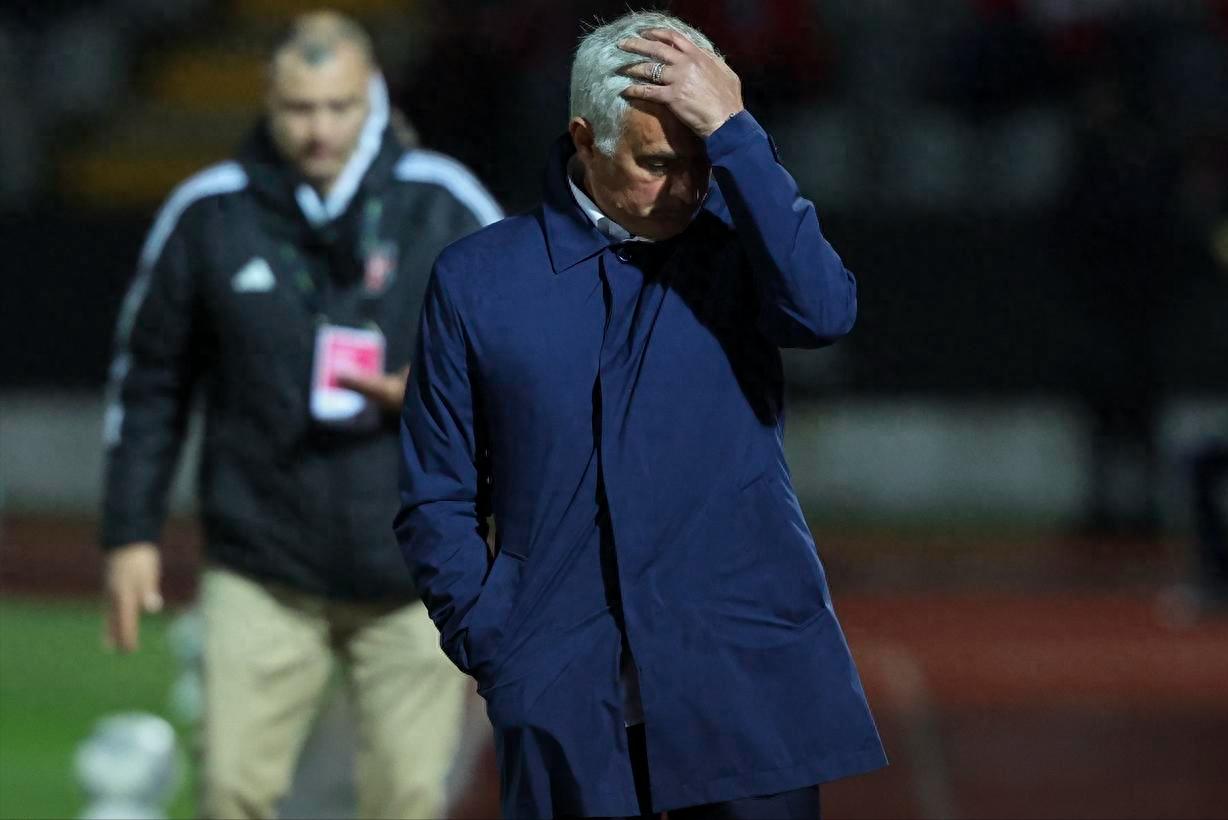 第八次面临解职？穆里尼奥或将提前一年终止合约，执教本菲卡再现“内鬼”风波