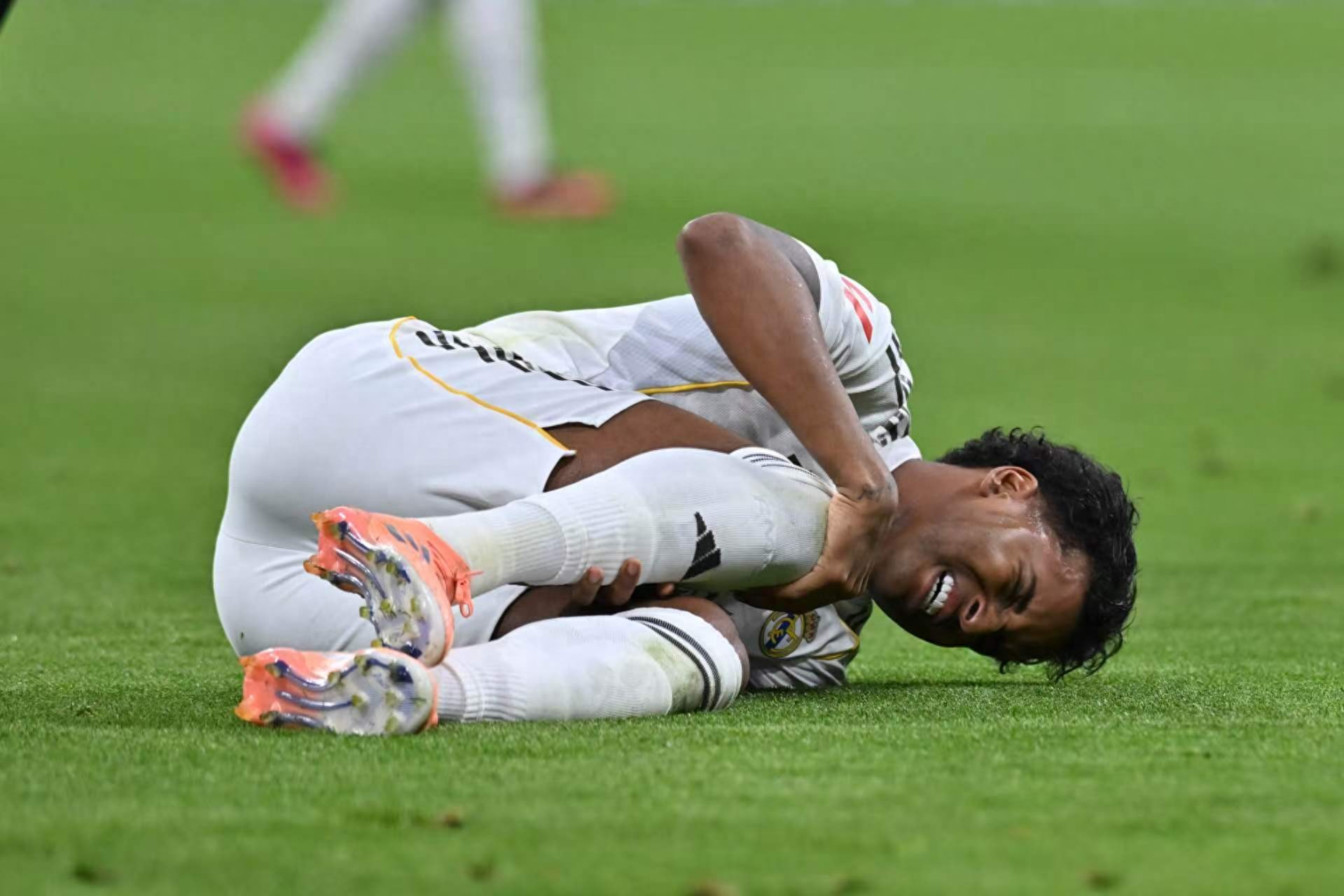 25岁的罗德里戈今夏被标价一亿欧元却无人问津，本赛季仅进3球，更因重伤无缘世界杯。