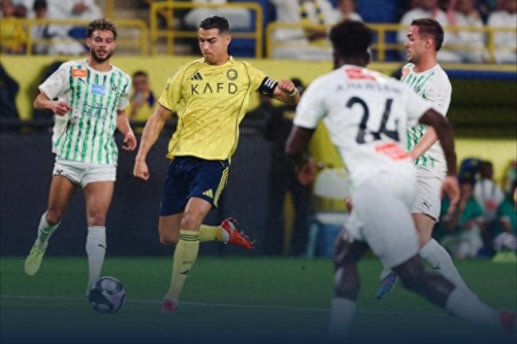 顶级射手！C罗伤愈归来即上演双响 制造点球+罚入点球+劲射破门 利雅得胜利5-2大胜稳居榜首