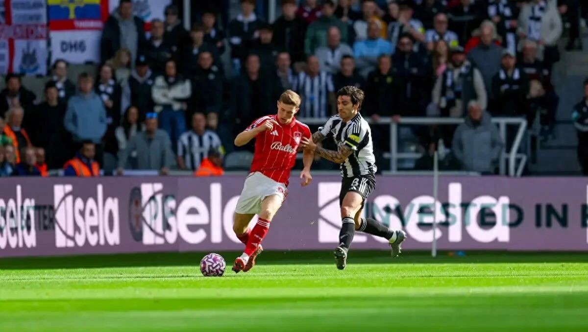 曼联仍在竭力争取安德森，即便他倾向于曼城！纽卡斯尔的两名铁腰已确定签下其中之一