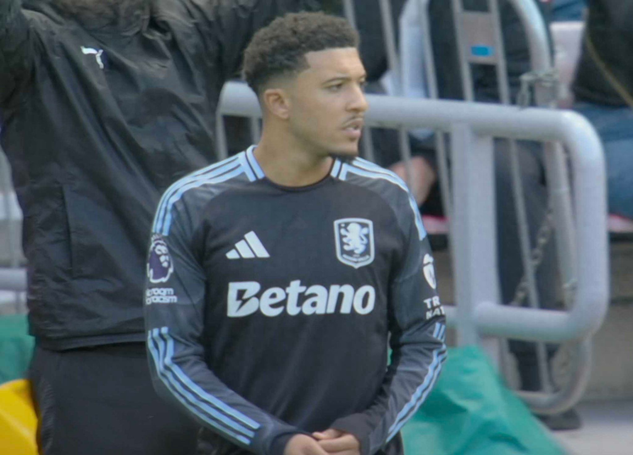 曼联本赛季为桑乔白白支付了375万英镑的工资!拉什福德忍无可忍,已通知他今夏免费离队