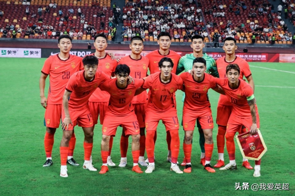 国足上半时与马尔代夫战成0-0:两次在禁区内倒地都未获点球!韦世豪制造威胁,对手零射门。