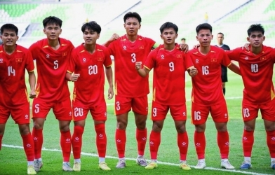 泰国球迷为越南队5-0大胜而兴奋不已