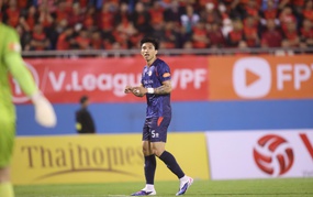 文厚与越南国家队“大门”的喜悦