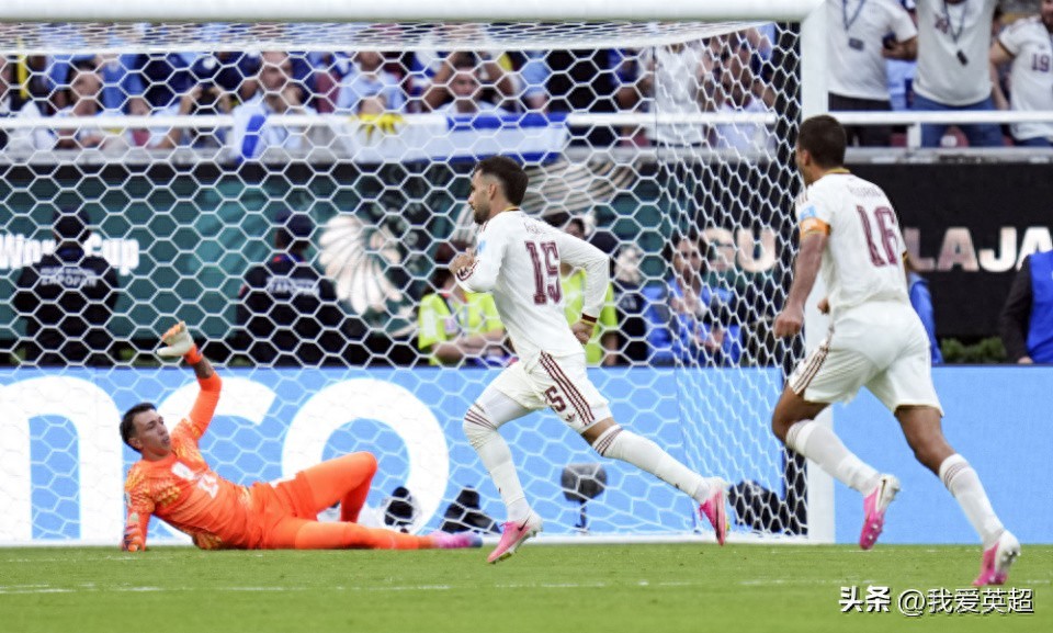 西班牙1-0击败乌拉圭,锁定头名晋级并避开阿根廷,卡诺比奥补时阶段恶意犯规被罚下