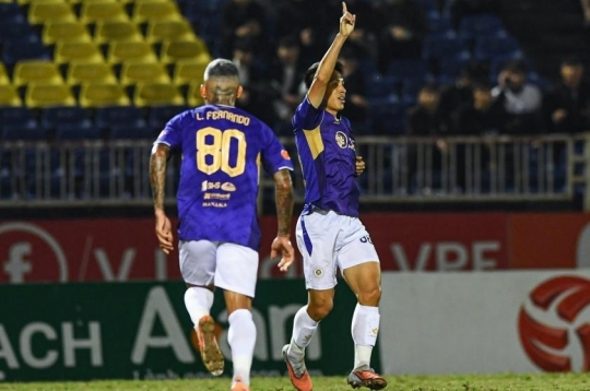 Hùng Dũng职业生涯首次吃到红牌