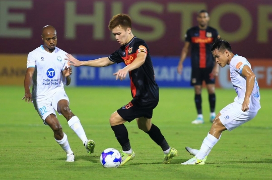 南定对阵宁平直播：0比1，清盛的精彩进球