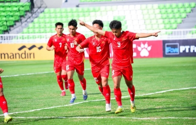 视频:补时阶段遗憾失利,越南U19队屏息等待后续结果。