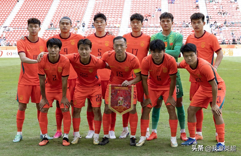 国足对阵泰国首发出炉:调整阵容更换4人,剑指四强!依木兰、向余望先发,张玉宁进入替补席。