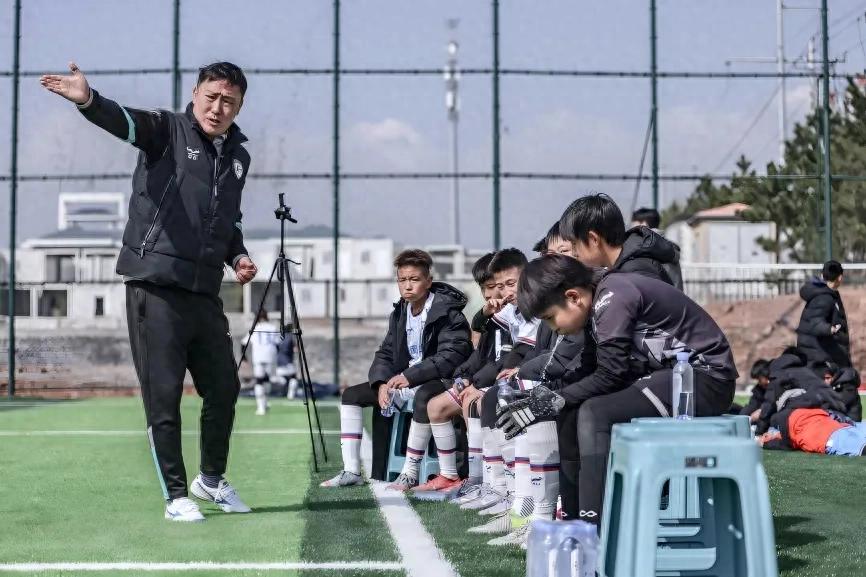 曲波投身青训事业十年——“追风少年”从个人称号升华至精神象征