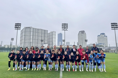 越南女足重返训练,越南足协主席前来探访并鼓励