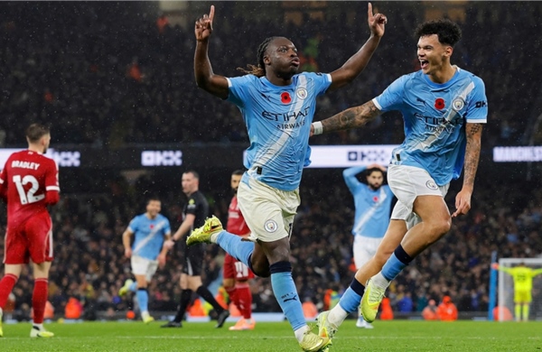 英超联赛:前四名争夺战扑朔迷离