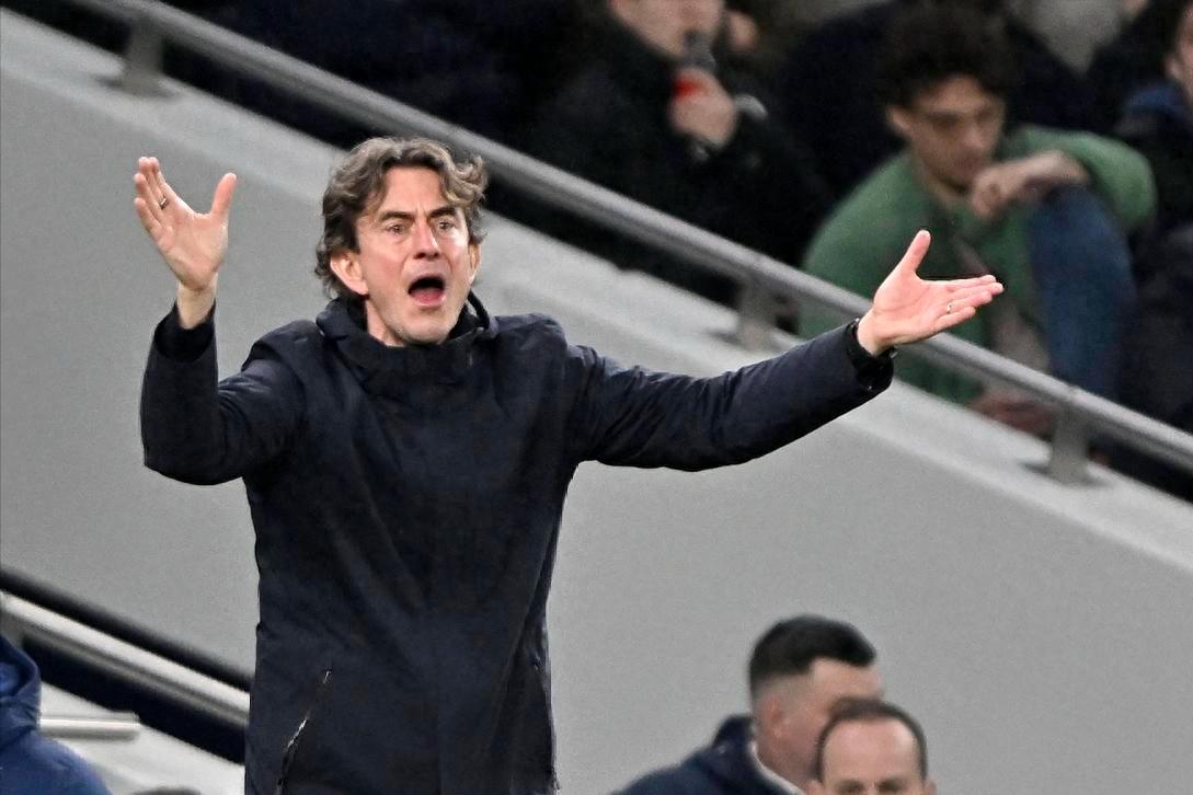 另类的热刺！欧冠排名第四，英超仅列第十四，前24轮上半场失球达18个，英超倒数第三。