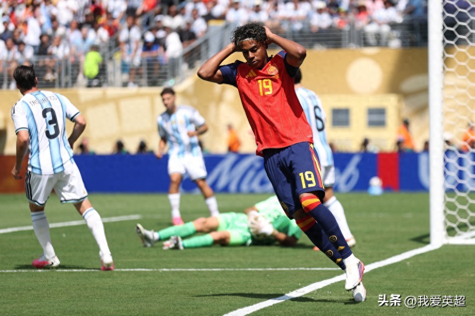 阿根廷上半场0-0战平西班牙:亚马尔开场制造威胁,麦卡飞铲手球未领牌,利马染黄