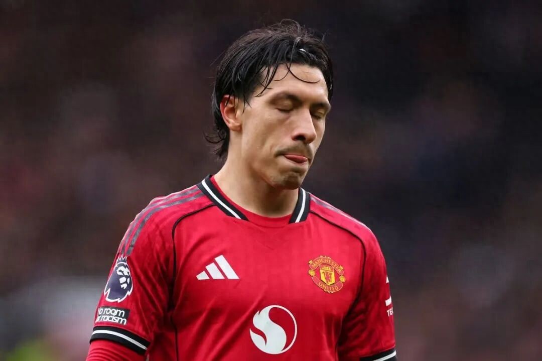 利马伤势反复可能错过对阵维拉之战！曾因重伤考虑退役，或将促使曼联引进范德芬
