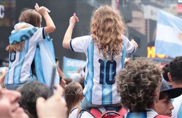 2026年世界杯：时代广场上热闹的节日气氛