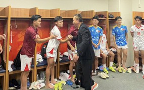 VFF主席在亚运会四分之一决赛前为U23和越南女足加油鼓劲