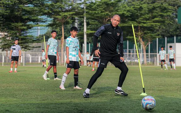 印尼U19主教练不惧压力，要求弟子在迎战越南U19前减少使用社交媒体。