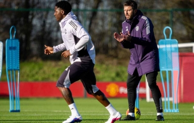 曼联主教练发表震惊言论,谈及科比·马伊努