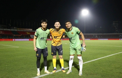 兵力不足，清化门将甚至准备了球员球衣