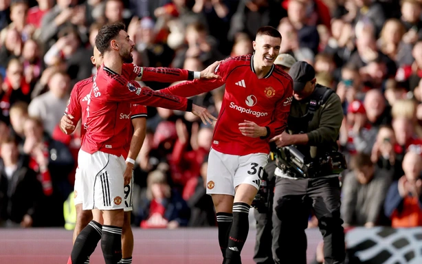 纽卡斯尔联对阵曼联：圣詹姆斯公园球场的两个对立世界