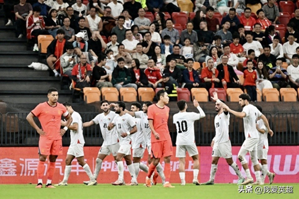 五球惨败！媒体人怒喷国足：丢人现眼！堪比当年1比5负泰国，竟让巴勒斯坦踢出了巴萨的味道。