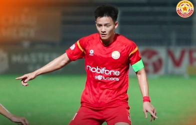 越南U23前锋在罚失点球后做出意外反应