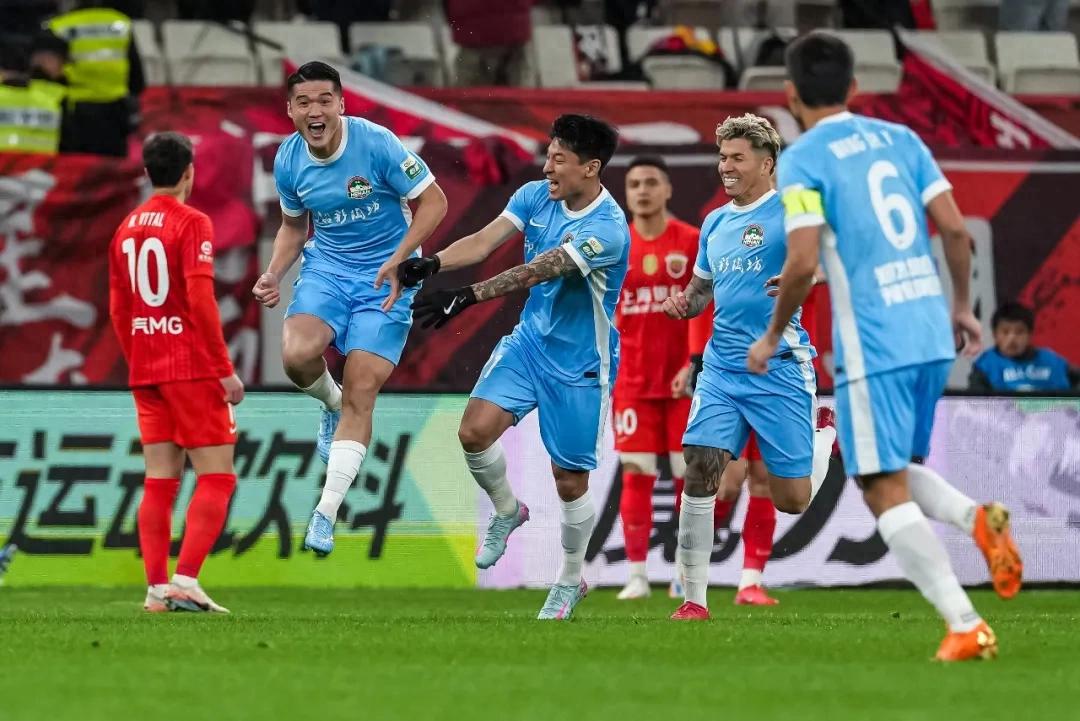 河南队首次客场战胜海港！上半场攻势如潮，下半场韧性十足