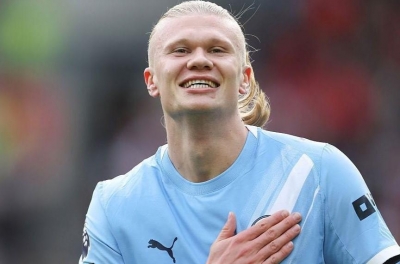 埃尔林·哈兰德因曼联失利而欣喜庆祝