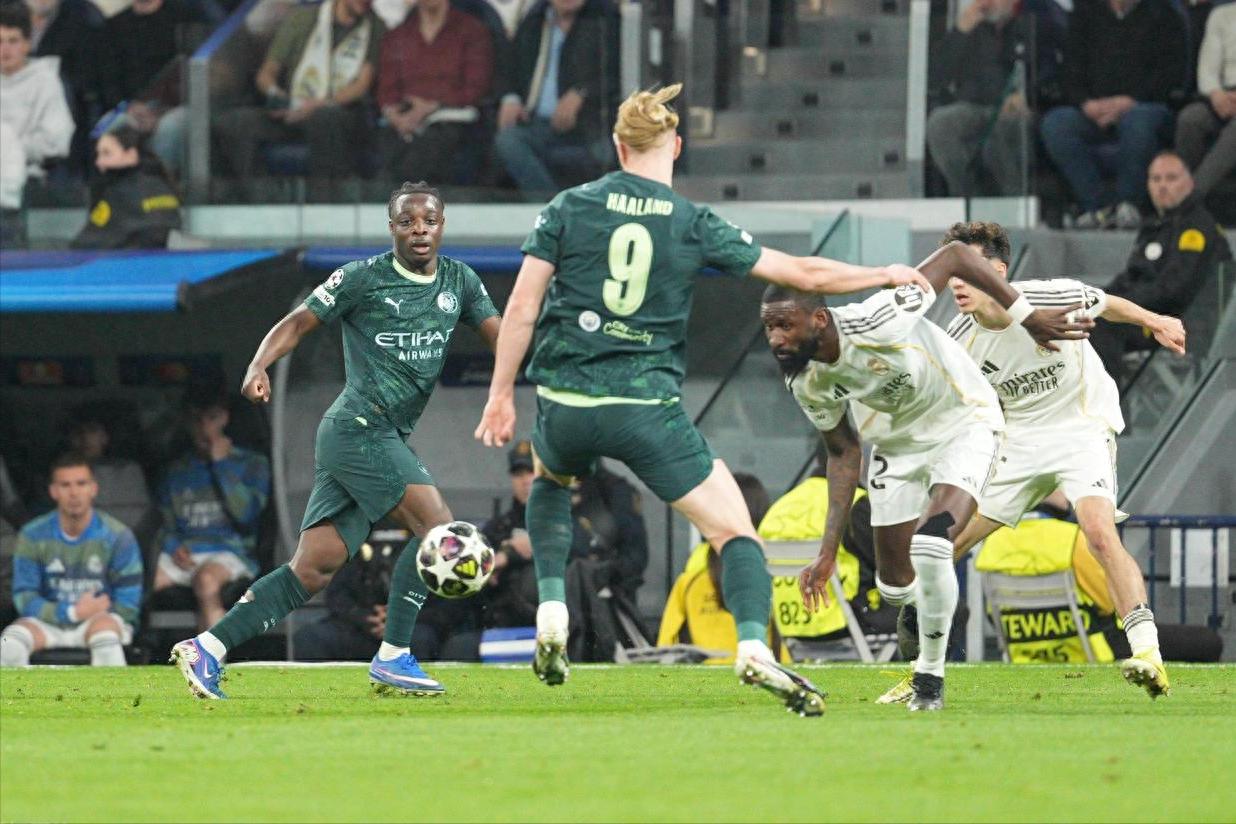 皇马残阵3-0击败曼城 哈兰德全场零射门零争顶仅触球十次 令人怀念阿尔瓦雷斯