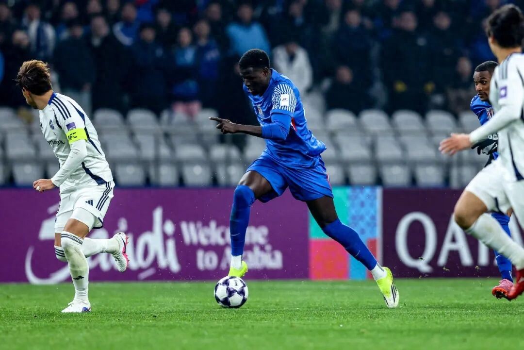 新赛季首场比赛宣告亚冠出局，申花新阵型仍需进一步磨合