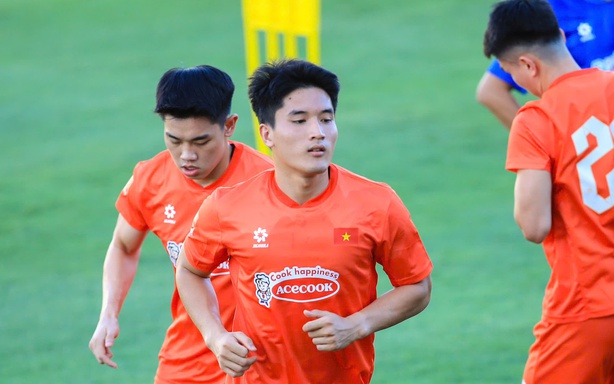 HLV Kim Sang Sik手中的魔方