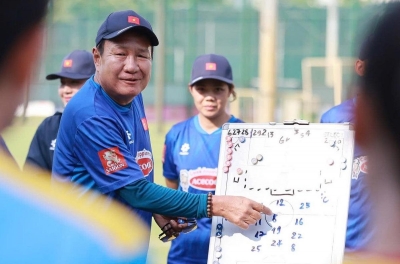黄文福教练:“我对新人的表现感到满意”。