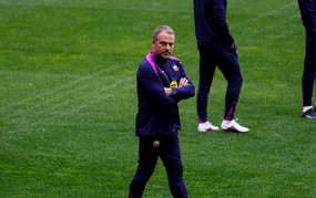 欧冠大战前夕：巴萨“审视”马德里竞技主场草皮，向欧足联提出不满