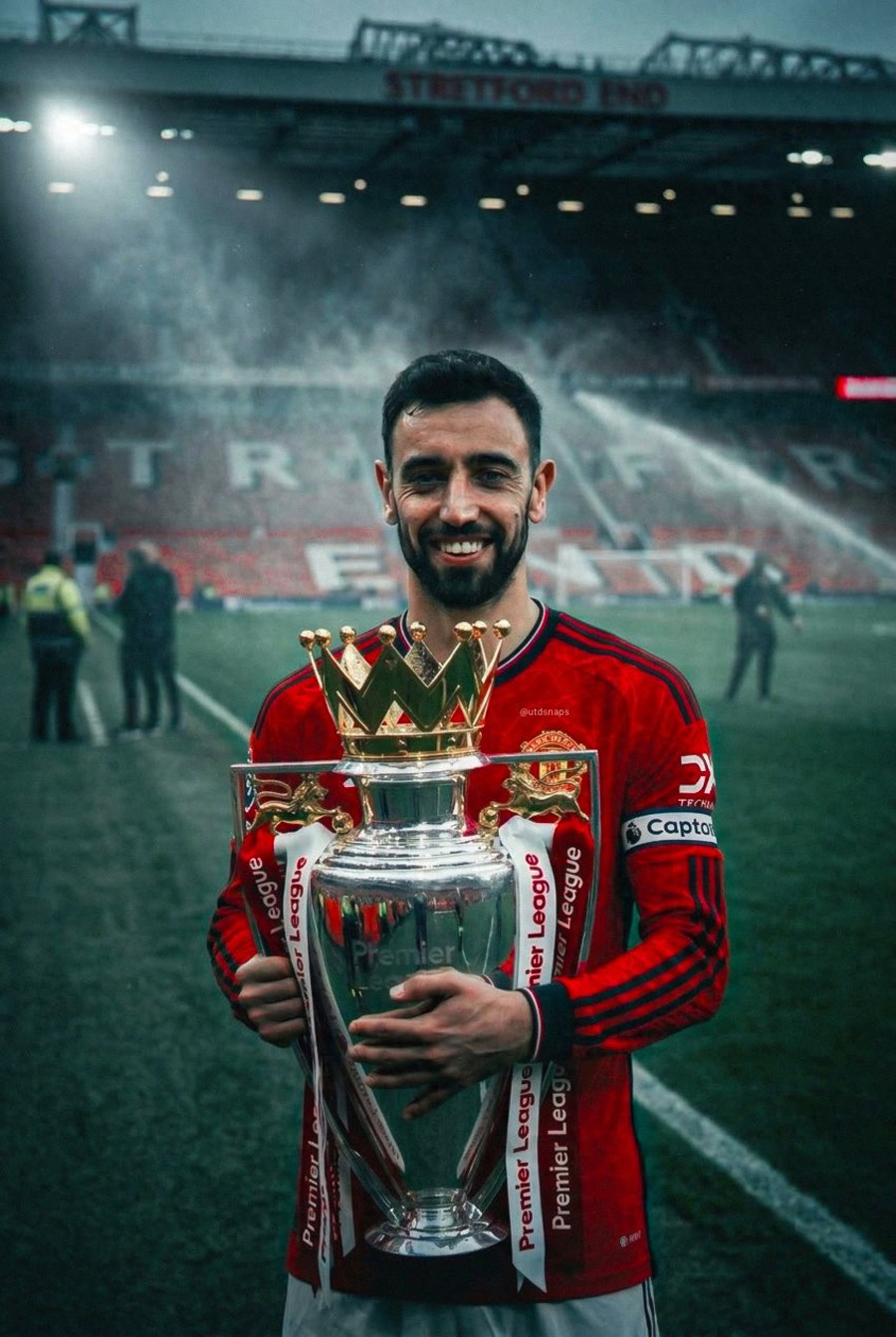 卡里克预测曼联两年内可夺英超冠军！夏季转会窗计划重磅签约，拉爵意图震撼足球界